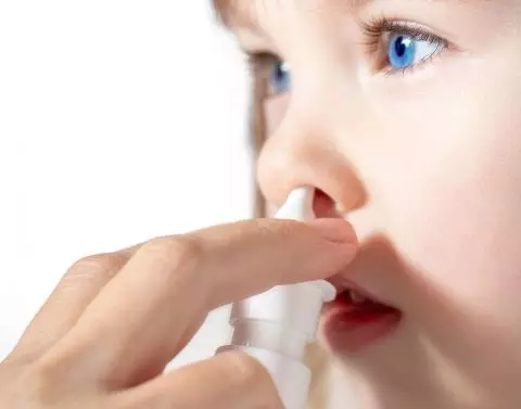 Los lavados nasales para niños - Clinica Parc Central
